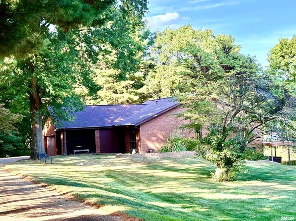 304 Carobeth Cir, Jacksonville, IL 62650