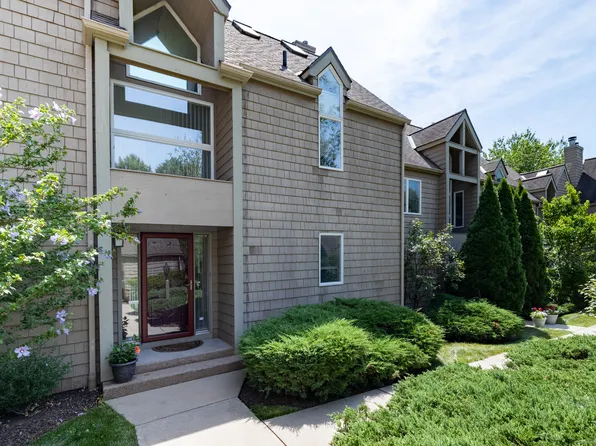 11 Timberwood Road #11, West Hartford, CT 06117