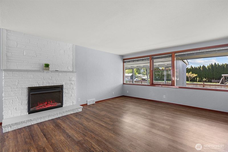 3rd image of 15108 74th Street E