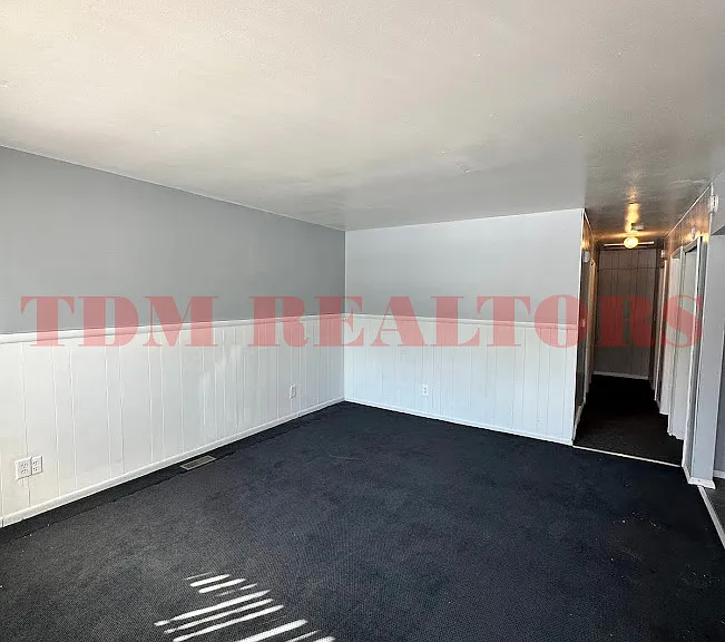 218 W Russell Ave — Photo 3