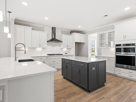 5th image of 216 Symphony Ave
