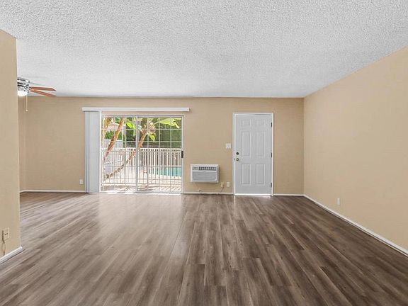3rd image of 14332 Riverside Dr APT 5