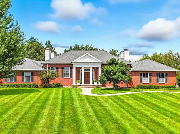 2336 Sunrise Cir, Mount Pleasant, IA 52641