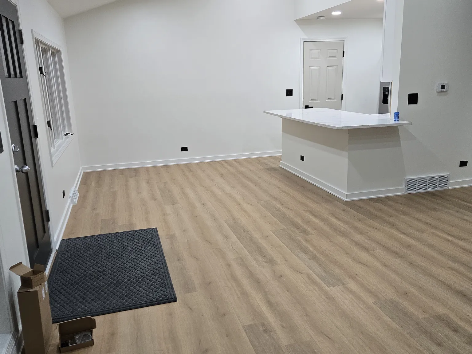 3 bed, 1600 sqft, $4,600 — Photo 2