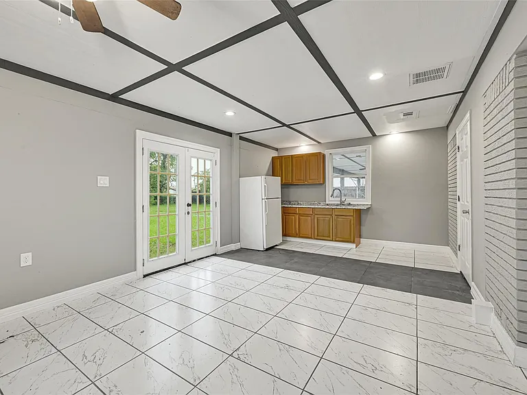 1407 Avenue I — Photo 5