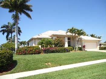 2nd image of 104 S Bahama Ave