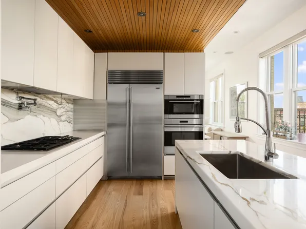 582 2nd Street image 1 of 14