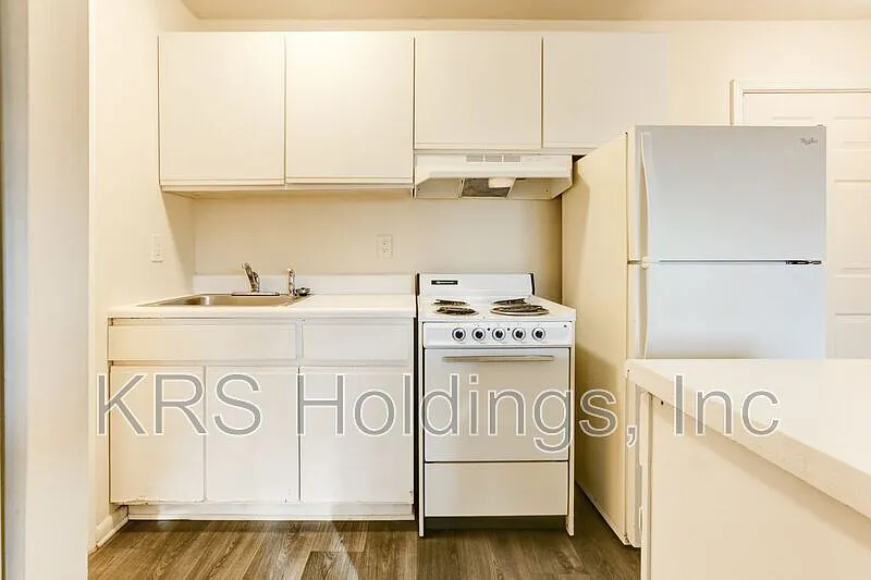 Praxis Apartments — Photo 4