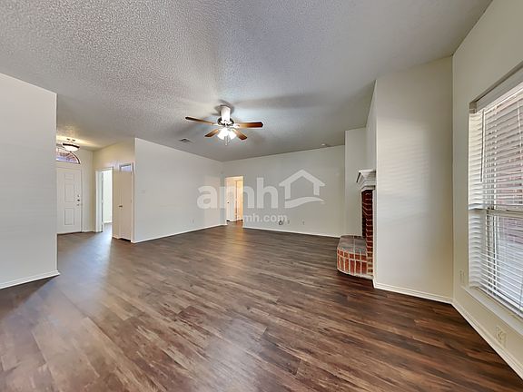 5th image of 409 McMurtry Dr