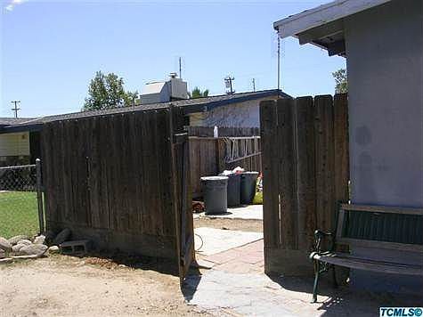 VERY LARGE SIDE YARD ENTRY