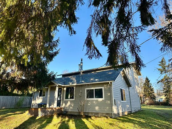 4th image of 3012 Alderwood Ave