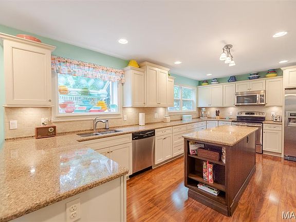 5th image of 231 Oakbriar Farm Dr