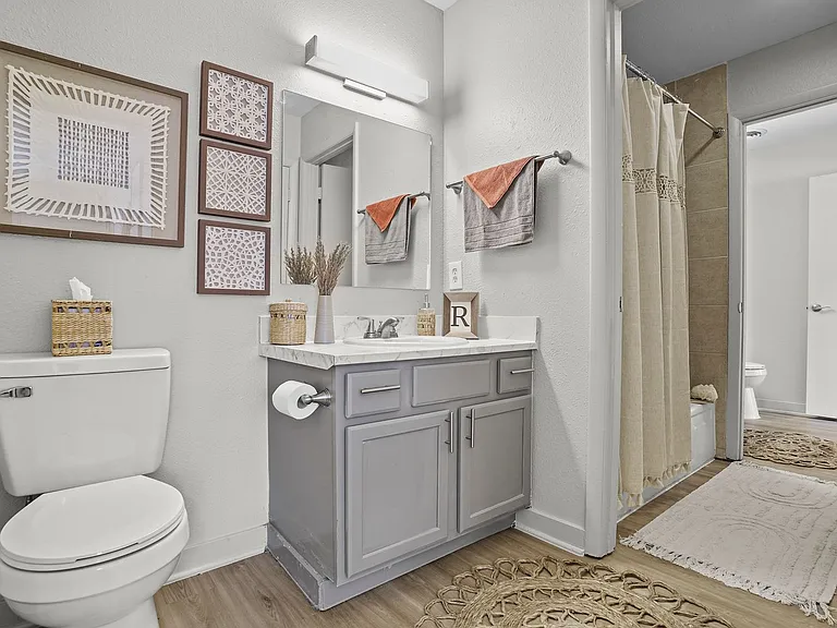 Regency Point Luxury Apartments — Photo 57