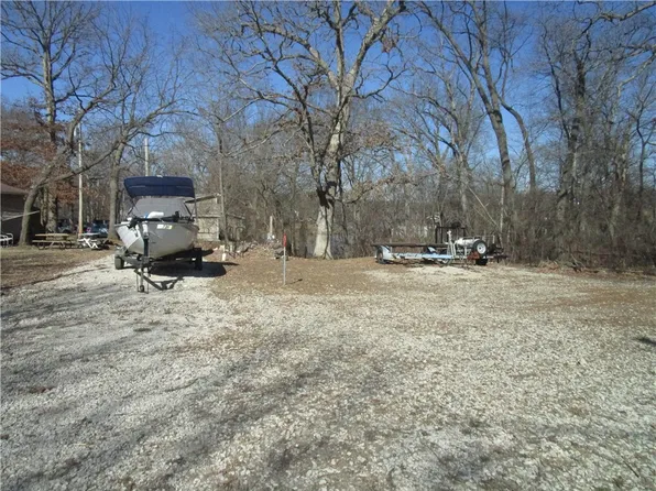 20 Gibson Ln, Pana, IL 62557