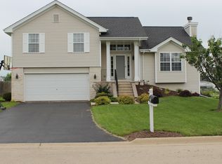 682 Bayfield Rd, Rockton, IL 61072