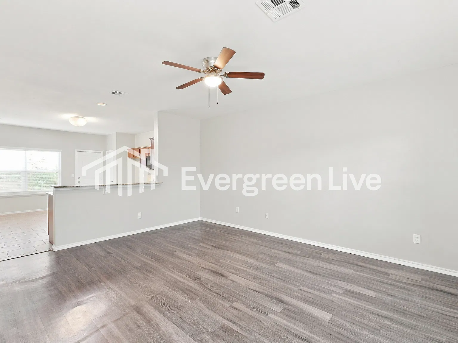 4 bed, 2.5 bath, 2323 sqft, $2,095 — Photo 2