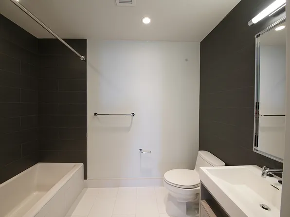 555 10th Avenue image 7 of 19