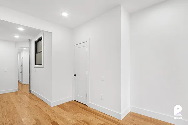 Rented by REZI | media 3