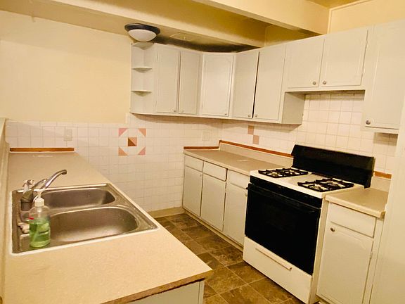4th image of 834 N 70th St