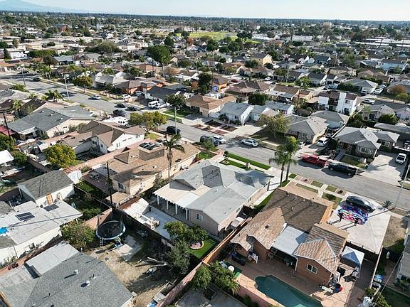 3rd image of 11521 McLaren St