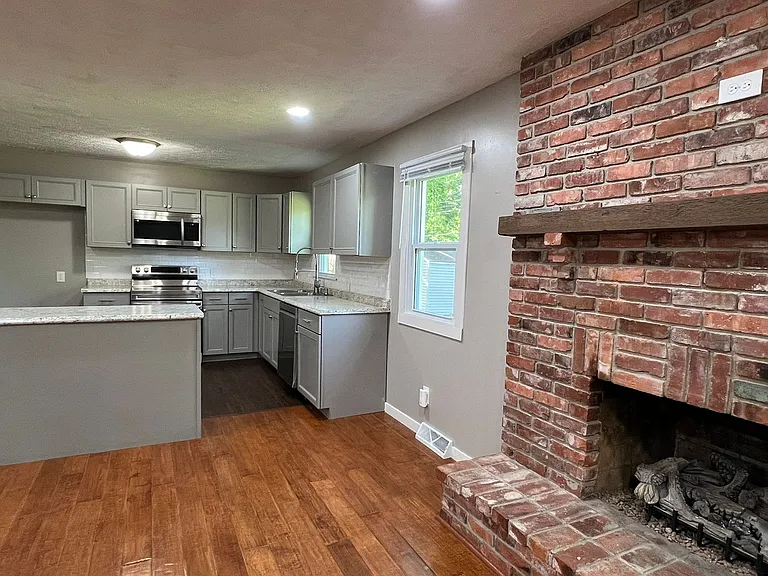 2535 S Prospect Ave — Photo 6