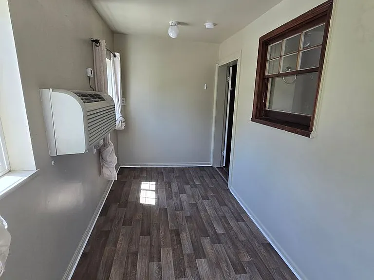 209 N Madison St — Photo 21
