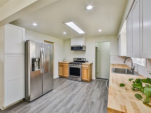 5th image of 6714 N Normandie St