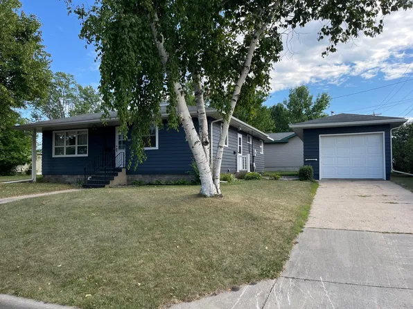 107 4th St S, Sauk Centre, MN 56378