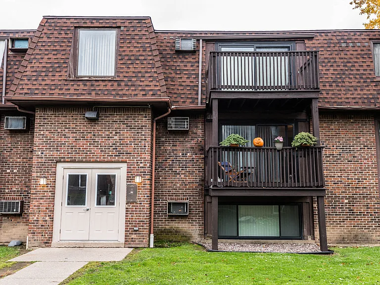 Sheridan Drive Apartments — Photo 11