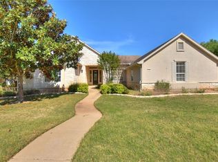 102 Golf View Dr, Georgetown, TX 78633