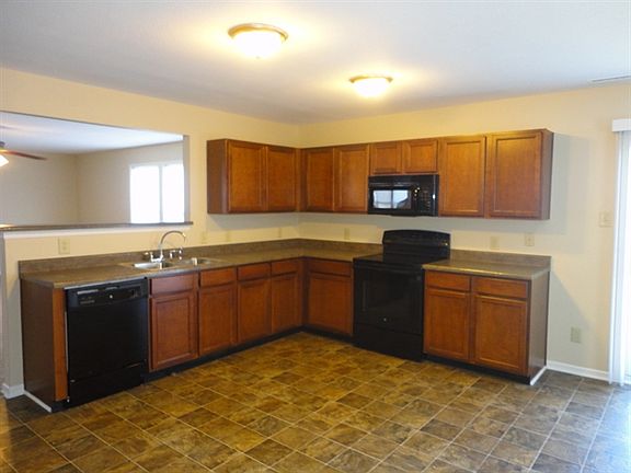 3rd image of 15-897 Punawai St
