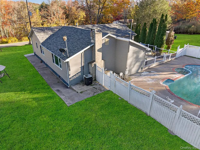 91 Meyerhoff Rd — Photo 16