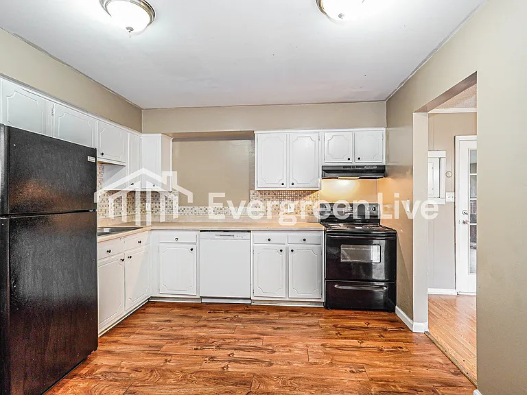 5050 Fullerton Dr — Photo 8