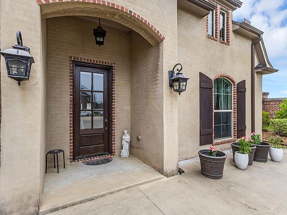 4th image of 330 Chaple Creek Dr