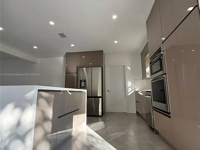 12615 N Miami Ave — Photo 16