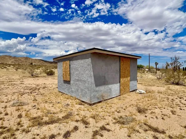 1879 Cherokee Trl, Landers, CA 92285