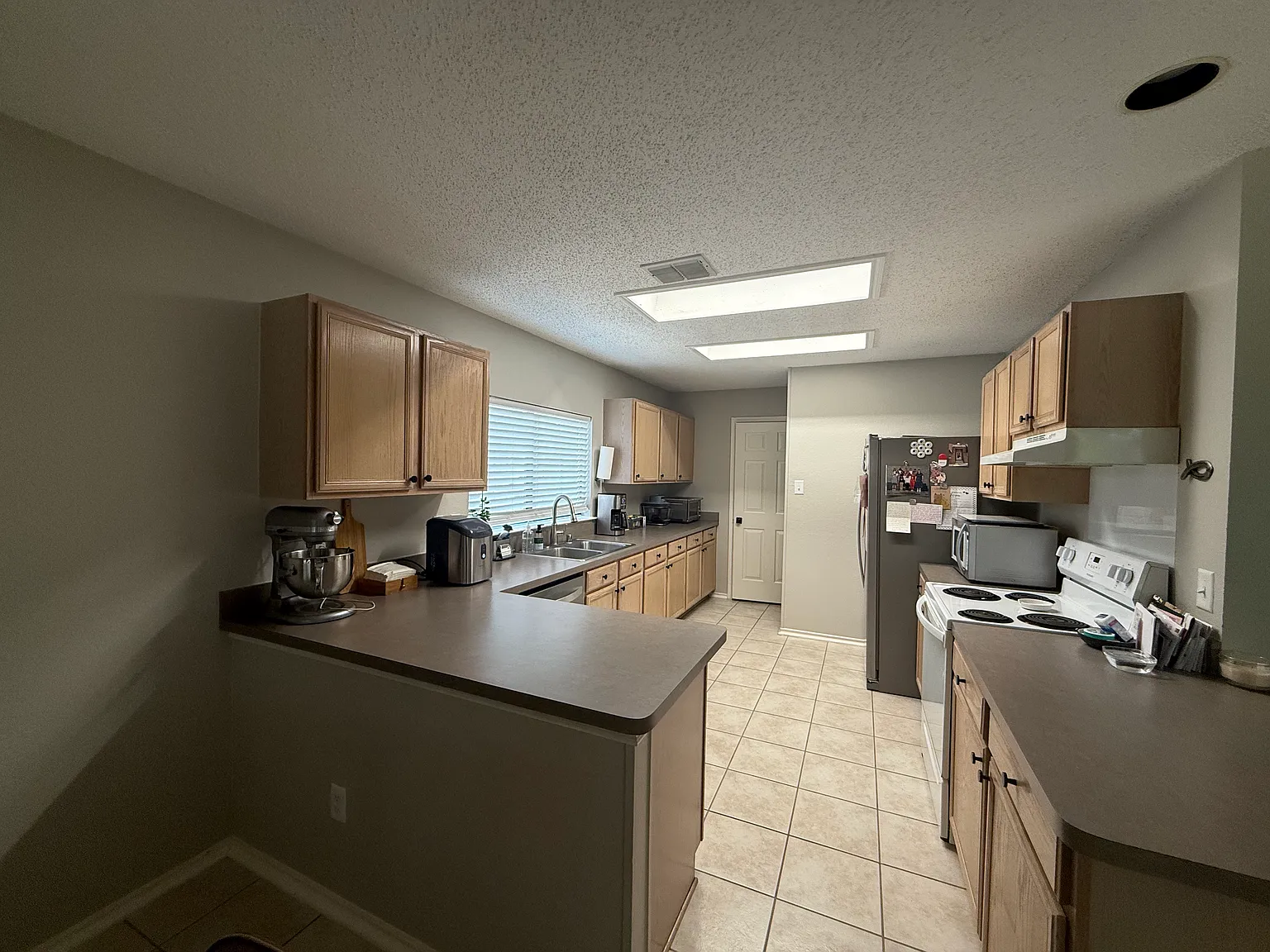 3 bed, 1897 sqft, $2,500 — Photo 2