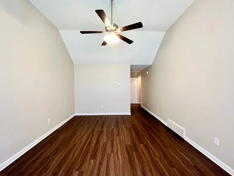 9146 Glen Cv — Photo 13