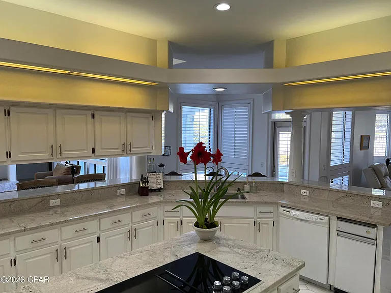 631 Amberjack Dr — Photo 14
