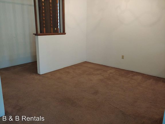 4th image of 619 Sycamore Cir APT 4