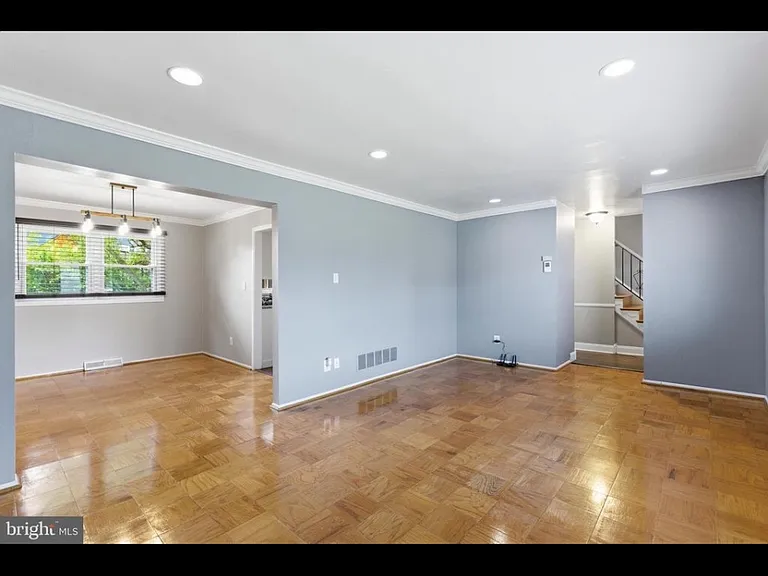 203 Kane Ct — Photo 3