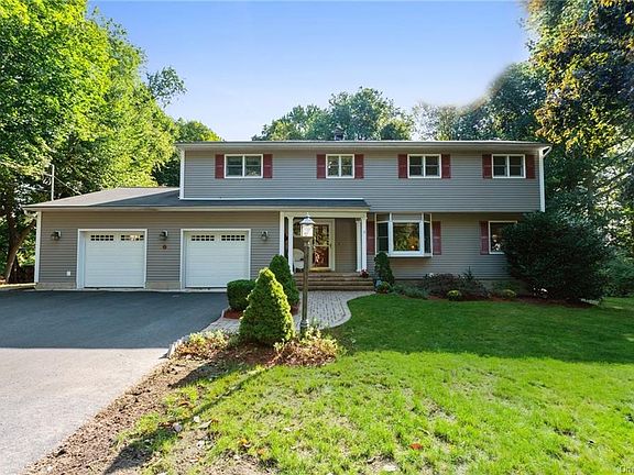 2nd image of 12 Teakwood Ln