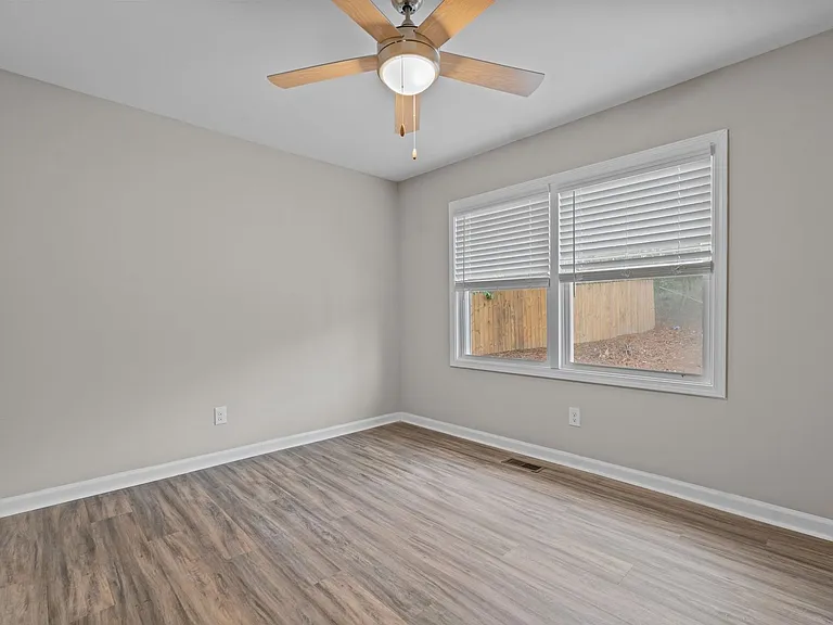 1302 E King St — Photo 30