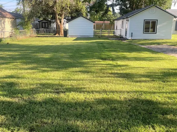 1121 E 7th Ave, Hutchinson, KS 67501