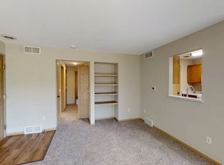 1601 Glacier Hill Dr APT 2, Madison, WI 53704