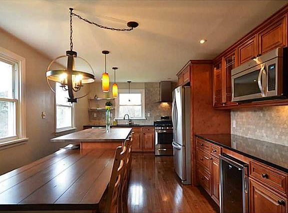4th image of 18 Brentwood Dr