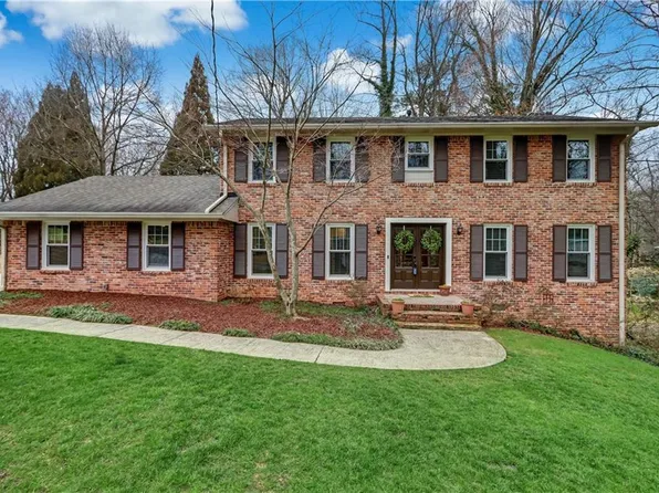 2348 Leisure Ln, Dunwoody, GA 30338