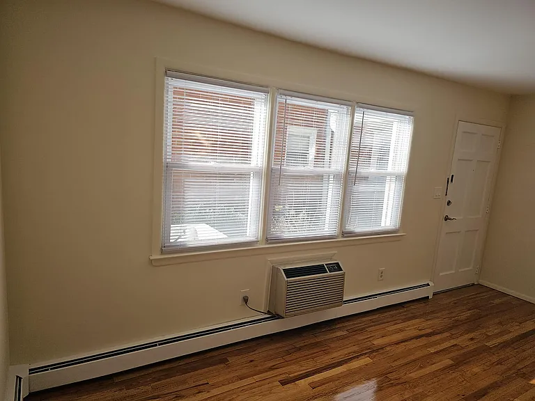 200 Main St #14 — Photo 11