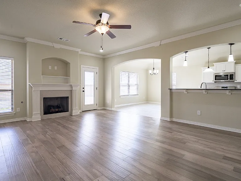 921 Sassafras Ln — Photo 5