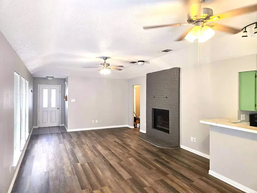 3 bed, 1261 sqft, $1,800 — Photo 2